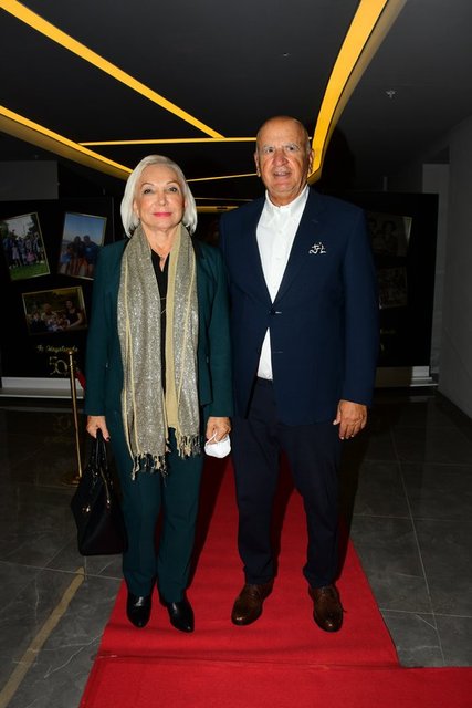FİKRET ÖZTÜRK GECEYE EŞİ NURTEN ÖZTÜRK İLE BİRLİKTE KATILDI.