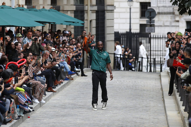 VİRGİL ABLOH FRANSIZ LÜKS MODA DEVİ LOUIS VUITTON'UN ERKEK GİYİMİNİN BAŞ TASARIMCISIYDI. -  