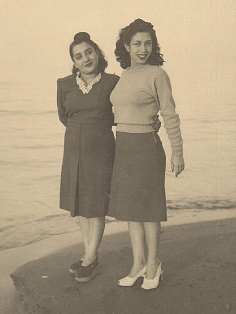 Adile Naşit - Güzin Özipek (İzmir - 1947)