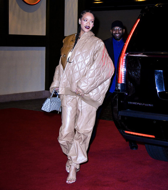 DÜNYACA ÜNLÜ ŞARKICI RIHANNA, İKONİK TARZIYLA NEFES KESTİ.