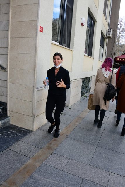 SPORTİF ZEYNEP ÜSTÜNEL BEBEK2TE YÜRÜYÜŞ YAPARKEN OBJEKTİFLERE YAKALANDI.