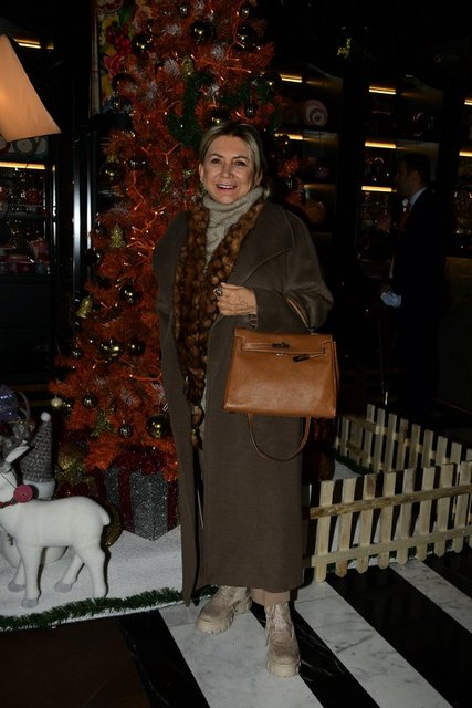 MERAL YAZICI YILBAŞI DAVETİNE YALNIZ KATILDI.