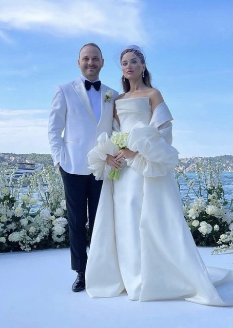 MURAT GEZER VE EŞİ NAZLI ÇARMIKLI NİKAH TÖRENİNİN ARDINDAN BODRUM'DA BALAYINA ÇIKTI.