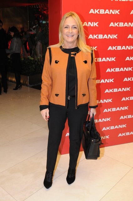 CAROLE HAKKO'NUN CENAZE TÖRENİ İSE İNGİLTERE'DE YAPILDI.