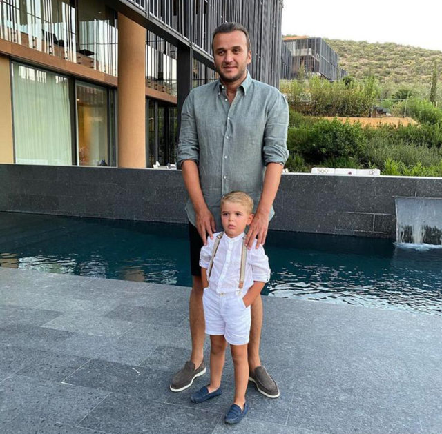 GALATASARAY'IN ESKİ YÖNETİCİLERİNDEN ALTUR YÖNETİM KURULU BAŞKANI ABDÜRRAHİM ALBAYRAK'IN OĞLU HİKMET ALBAYRAK, OĞLU KAAN'LA...