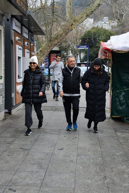 BEŞİKTAŞ SPOR KULÜBÜ BAŞKANI AHMET NUR ÇEBİ EŞİ BERNA ÇEBİ VE KIZI ELGİZ NUR ÇEBİ İLE BİRLİKTE YÜRÜYÜŞ YAPTI.