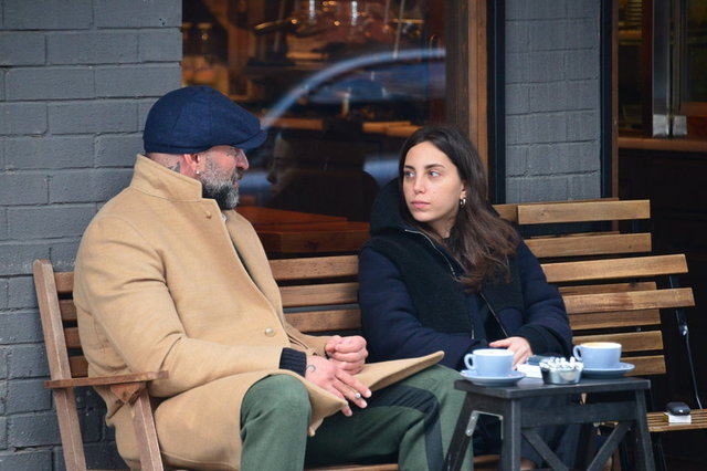 İKİLİ MEKANDA UZUN SÜRE SOHBET EDEREK OTURDU. -   - 