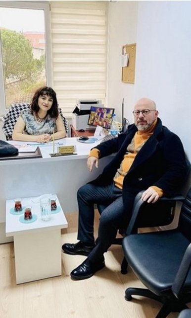 ANNESİ TÜLİN VE BABASI SİNAN VARDAR'IN ADINI VERDİĞİ OKULU ZİYARET EDEN METE VARDAR OKULUN SON DURUMU HAKKINDA BİLGİ ALDI.