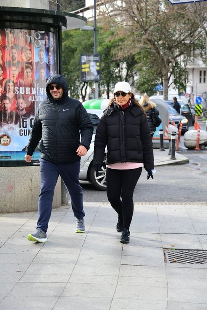 İŞ İNSANI POLAT GÜLMAN VE EŞİ EKİN GÜLMAN BEBEK'TE BİRLİKTE YÜRÜYÜŞ YAPTI.