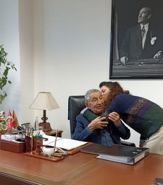CEM HAKKO'NUN BABASI OSMAN BOYNER, SIK SIK ŞİRKETE GİDEREK TORUNU AYŞE BOYNER İLE HASRET GİDERİYOR