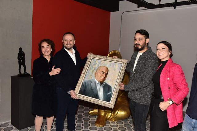 SANATÇILAR, ERDİNÇ ACAR'A BABASI İSMET ACAR'IN TABLOSUNU HEDİYE ETTİ - 