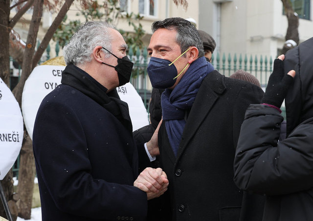 ALİ KOÇ TÖRENDE SELAHATTİN BEYAZIT'IN OĞLU MURAT BEYAZIT'A TAZİYELERİ İLETTİ.