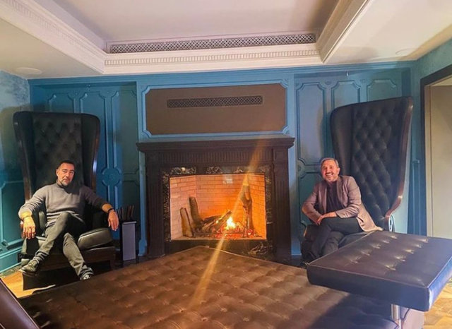 İŞ İNSANI HAMDİ AKIN, İTALYAN HEYKELTIRAŞ LORENZO QUINN'İ AĞIRLADI