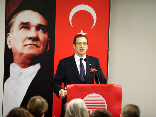 KOÇ HOLDİNG YÖNETİM KURULU BAŞKANI ÖMER KOÇ, İŞ HAYATI DIŞINDA SOSYAL HAYATINI PEK GÖZLER ÖNÜNDE YAŞAMIYOR