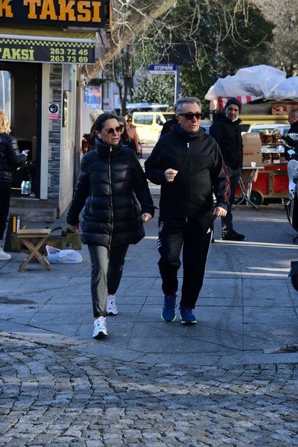 BEŞİKTAŞ SPOR KULÜBÜ BAŞKANI AHMET NUR ÇEBİ EŞİ BERNA ÇEBİ İLE BİRLİKTE BEBEK'TE YÜRÜYÜŞ YAPTI.