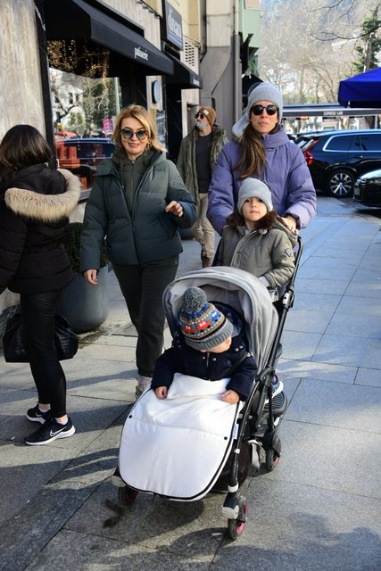 LARA TÜRKER ÜNSAL ANNESİ DİLEK TÜRKER İLE BEBEK'TEYDİ.
