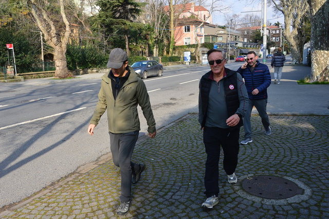 SAĞLIKLI YAŞAMAYA ÖZEN GÖSTEREN İŞ İNSANI BÜLENT ECZACIBAŞI, SPORUNU AKSATMAMAYA ÖZEN GÖSTERİYOR.