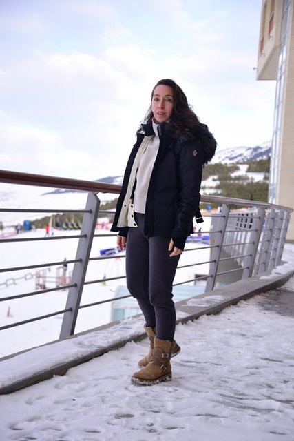 BANU AKSOY TARAKÇIOĞLU PALANDÖKEN'DE KARIN KEYFİNİ ÇIKARDI.