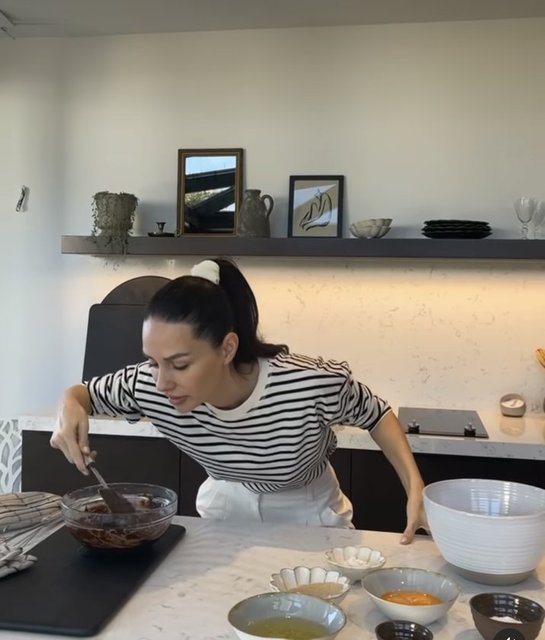 ÇİKOLATALI SUFLE TARİFİ VEREN YASEMİN ÖZİLHAN TAKİPÇİLERİNDEN ÇOK SAYIDA BEĞENİ ALDI.