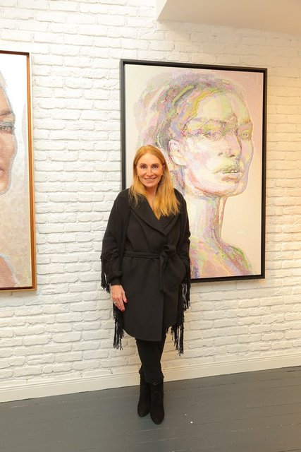 MODACI DİLEK HANİF SANAT ESERLERİNDEN İLHAM ALARAK ESERLERİ İNCELEDİ.