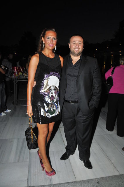 HANDE - ERDİNÇ ACAR ÇİFTİNİN İKİ KIZ VE BİR OĞLU VAR