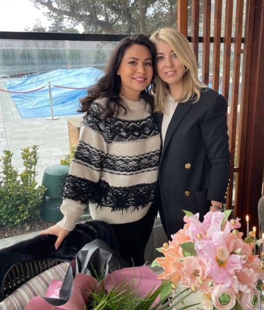 PINAR TALAY, AİLESİNİN YANI SIRA YENİ YAŞINI DOSTLARIYLA ÖĞLE YEMEĞİNDE KUTLADI. TALAY'I İLK KUTLAYAN AĞABEYİ GÖKHAN AYAYDIN'IN EŞİ GİZEM AYAYDIN OLDU.