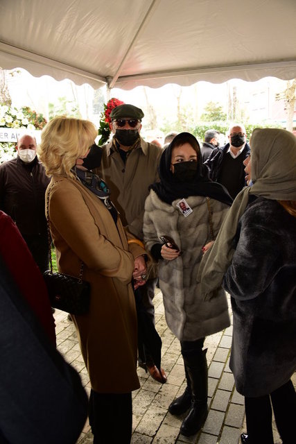 HÜLYA KALYONCU CENAZEDE TAZİYELERİ İLETTİ.