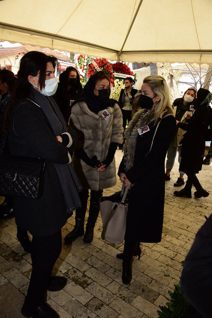 SONGÜL TOPRAK ÖZSAN, HÜLYA KALYONCU VE TUĞÇE EYİLİKLE TÖRENDE BİR ARADA BULUNDU.
