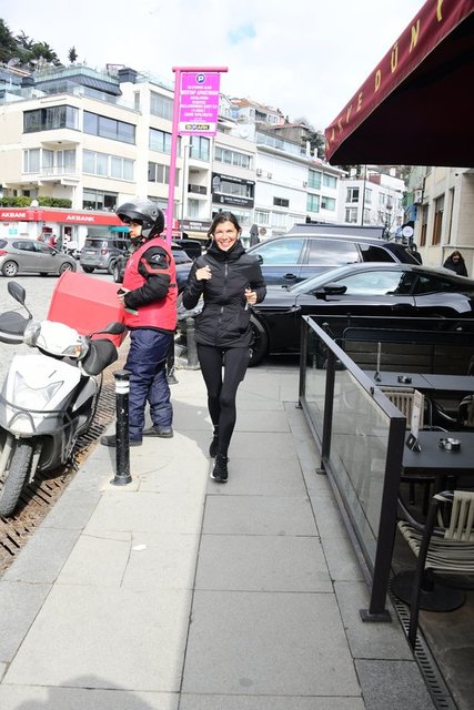 SPORTİF ZEYNEP ÜSTÜNEL BEBEK'TE YÜRÜYÜŞ YAPTI.