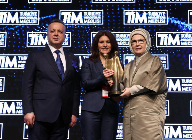 CUMHURBAŞKANI RECEP TAYYİP ERDOĞAN'IN EŞİ EMİNE ERDOĞAN VE TİM BAŞKANI İSMAİL GÜLLE