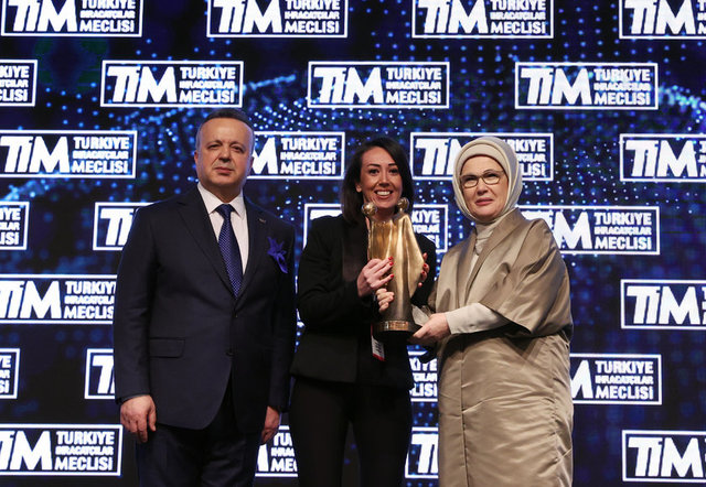 CUMHURBAŞKANI RECEP TAYYİP ERDOĞAN'IN EŞİ EMİNE ERDOĞAN VE TİM BAŞKANI İSMAİL GÜLLE
