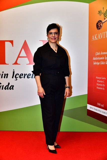 12 YILDIR YUTİÇİ VE YURTDIŞINDA ÇALIŞMALARINI SÜRDÜREN ECZACI REYHAN ALİUSTA, GIDA TAKVİYESİNİ BİR ETKİNLİKLE TANITTI.
