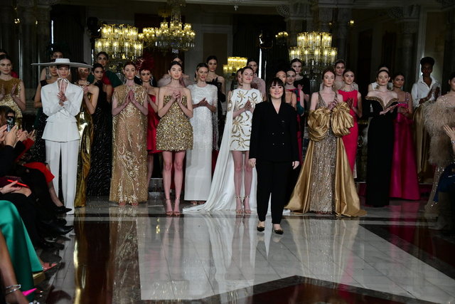 MODACI NİHAN PEKER GOLDEN AGE KOLEKSİYONUNU FASHION WEEK ISTANBUL MODA HAFTASINDA TANITTI.