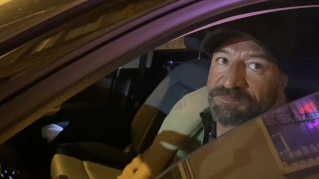 ÖNDER ÖZTARHAN ARNAVUTKÖY'DE TRAFİKTE OBJEKTİFLERE YANSIDI.