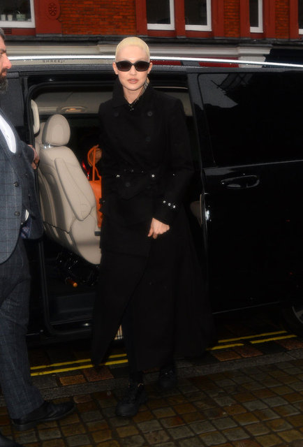 GIGI HADID CESUR TARZIYLA ÇOK BEĞENİLDİ.