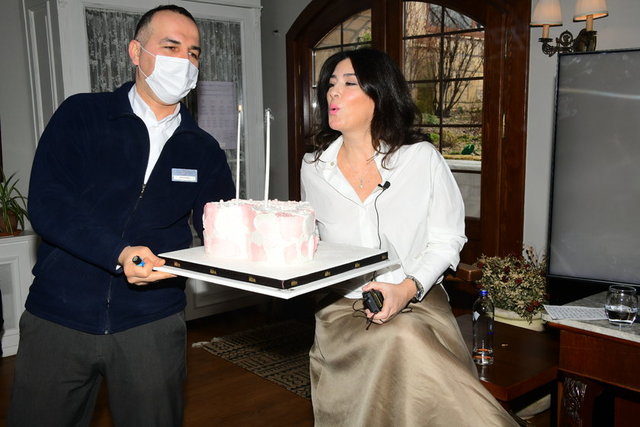 MARTTA DOĞAN NAZLI KEÇİLİ'YE DOSTLARI SÜRPRİZ YAPTI