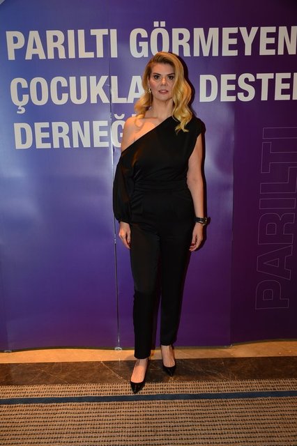 PARILTI DERNEĞİ ÜYESİ HANDE SEZER PEKCAN MİSAFİRLERİ AĞIRLADI.