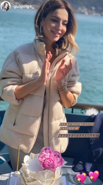 BEYZA UYANOĞLU YENİ YAŞINI DOSTLARIYLA BİRLİKTE KUTLADI.