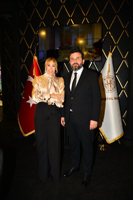 MÜCEVHER İHRACATÇILAR BİRLİĞİ BAŞKAN ADAYI BURAK YAKIN VE EŞİ ÖZNUR YAKIN MÜCEVHER FUARINA EV SAHİPLİĞİ YAPTI.