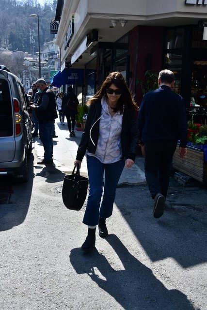 ESRA CİVELEK BEBEK'TE BOĞAZ'A KARŞI YÜRÜYÜŞ YAPTI.