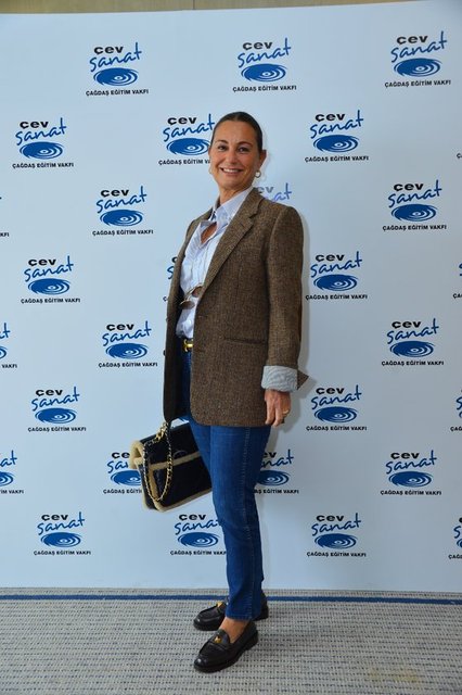 ÇEV SANAT'IN DESTEKÇİLERİNDEN BERNA ÇEBİ, PROJE HAKKINDA TOPLANTIDA KONUŞTU.