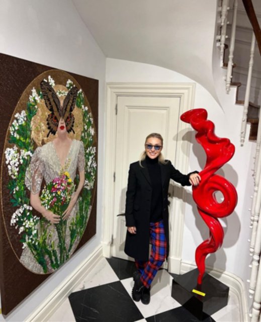 PERVİN ERSOY ARTWEEKS GALERİYİ ZİYARET EDEREK ESERLERİ İNCELEDİ.