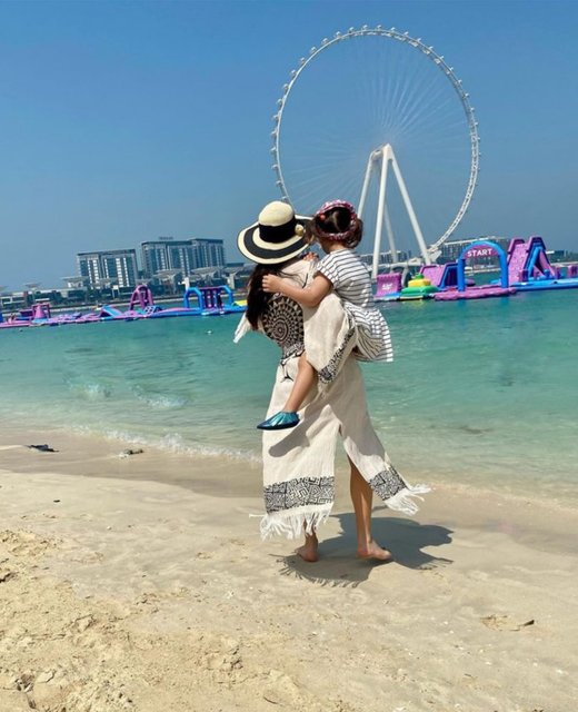 NESLİŞAH ALKOÇLAR INSTAGRAM HESABINDAN YAPTIĞI PAYLAŞIMINA "KUMDA MESAİMİZ BAŞLAMIŞTIR" NOTUNU DÜŞTÜ.