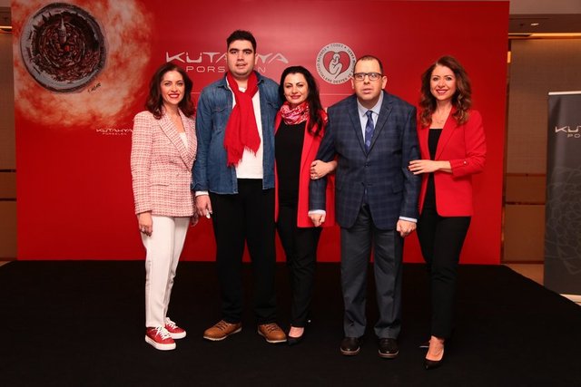 KÜTAHYA PORSELEN YÖNETİM KURULU BAŞKANI SEMA GÜRAL, KÜTAHYA PORSELEN YÖNETİM KURULU ÜYESİ İŞ İNSANI  HEDİYE GÜRAL GÜR VE GÜLDEN GÜRAL
