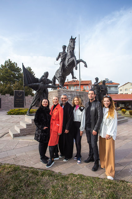 PERVİN ERSOY YÜRÜTTÜĞÜ HER ŞEHRİ ÜNLÜSÜYLE GEZİYORUZ PROJESİYLE SEMA GÜRAL SÜRMELİ VE BİLGE KURU DÖRT İLİ BİRDEN GEZDİ.