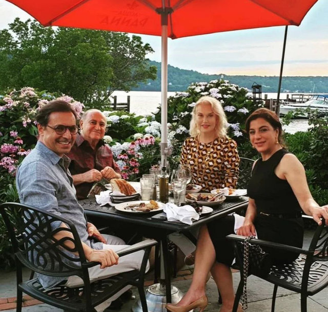 İŞ İNSANI YAMAN TÖRÜNER VE EŞİ ALEV HANIM İSTANBUL'DAKİ EVLERİNDE KAAN VE MERVE GÜRSEL ÇİFTİNİ AĞIRLADI.