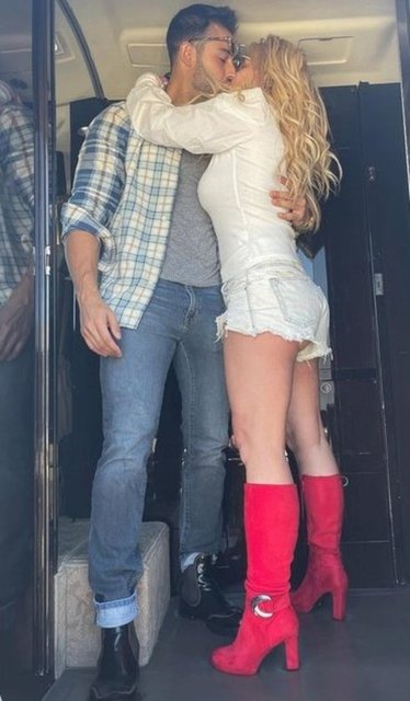 SAM ASGHARI, BRITNEY SPEARS