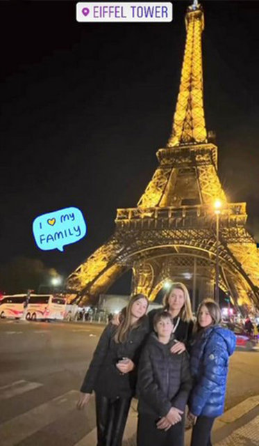 EDA KOSİF ÇOCUKLARIYLA BİRLİKTE PARİS'TE TATİL YAPTI.