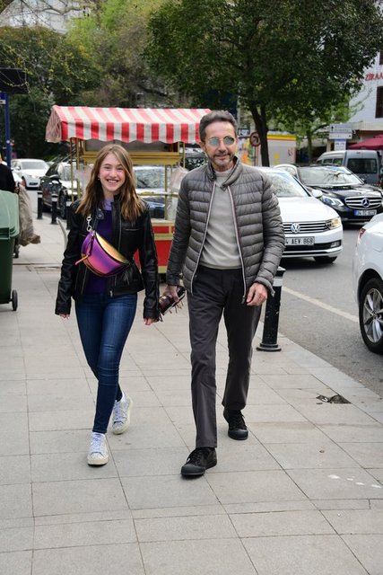 İŞ İNSANI OSMAN ÇARMIKLI TORUNU KAYRA KOZAK'LA BİRİLİKTE BEBEK'TEYDİ.