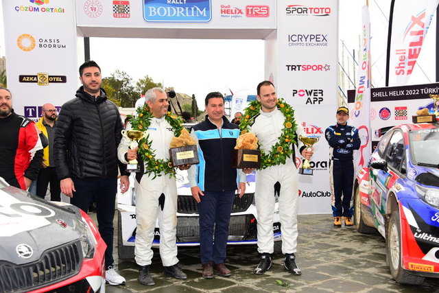 TÜRKİYE OTOMOBİL SPORLARI FEDERASYON BAŞKANI EREN ÜÇLERTOPRAĞI VE AHMET ARAS BİTİŞ ÇİZGİSİNDE YARIŞMACILARLA BİR ARAYA GELDİ. -  